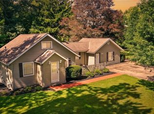 15414 Lakeshore Dr, Burton, OH 44021