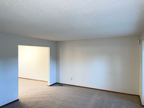 3rd image of 7815 Conifer Dr