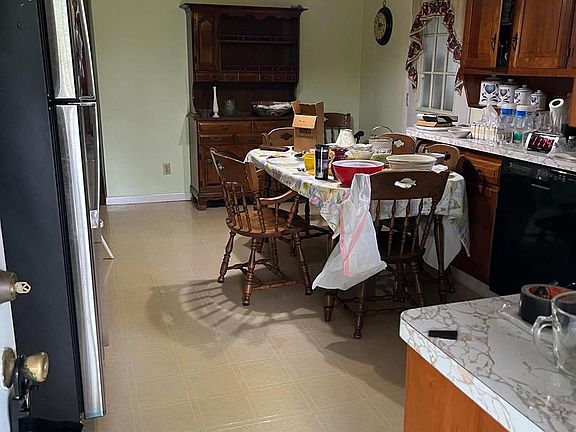 5th image of 23 Genova Ave
