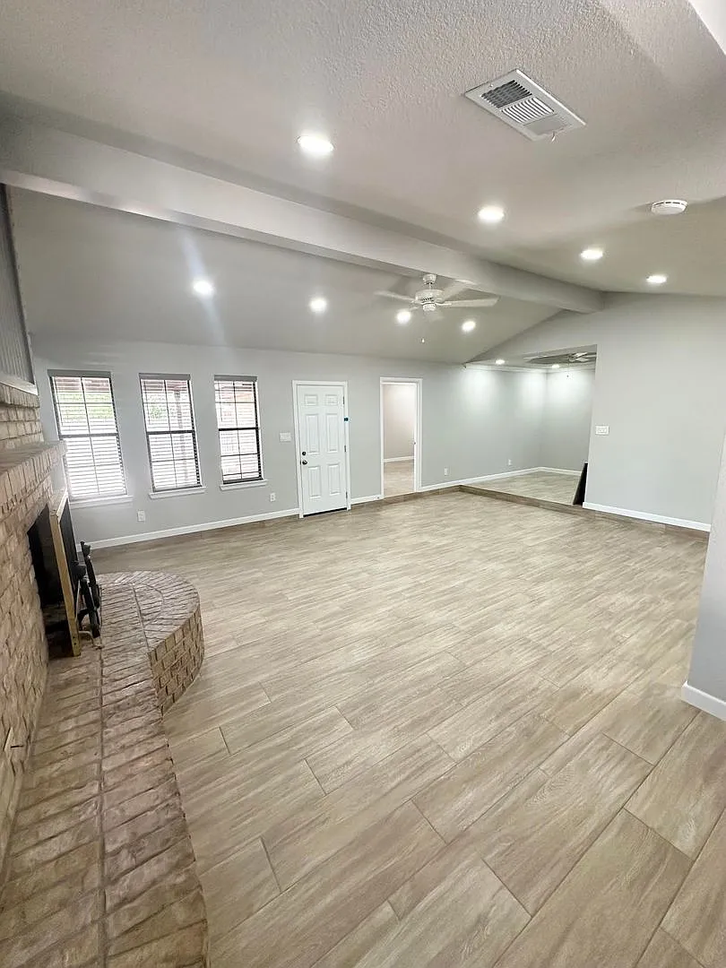 Building Photo - 2302 Wydewood Dr
