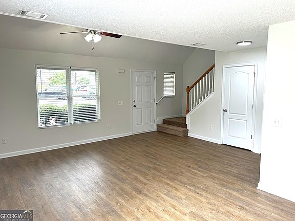 3rd image of 124 Bridgewater Cir