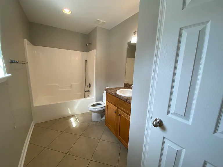 803 W Georgia St #1 — Photo 11