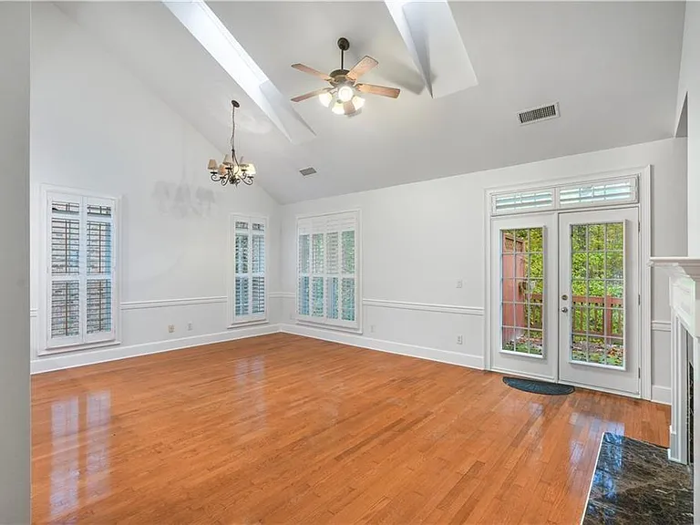 3405 Regent Pl SW — Photo 9