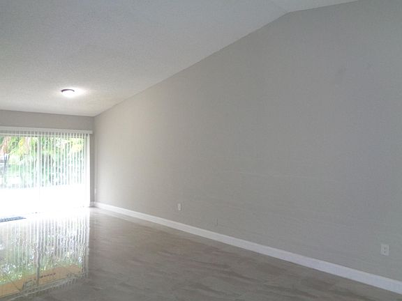 4th image of 813 SW 12th Pl #2