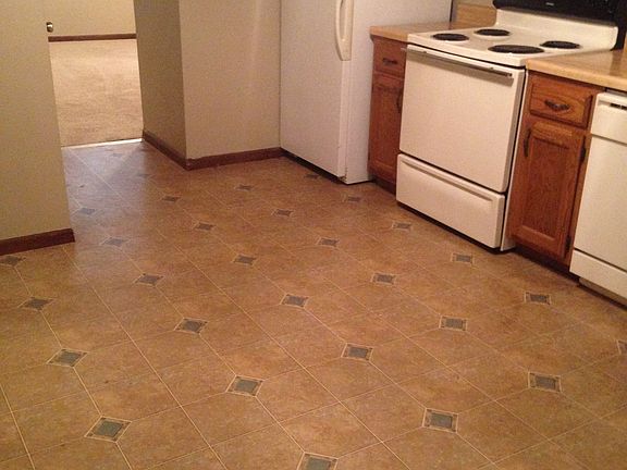 3rd image of 921 Caroline Ave APT 5