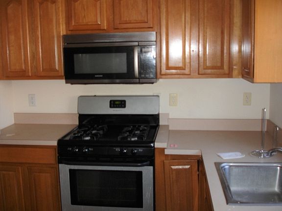 2nd image of 307 Irvington Ave APT 2A