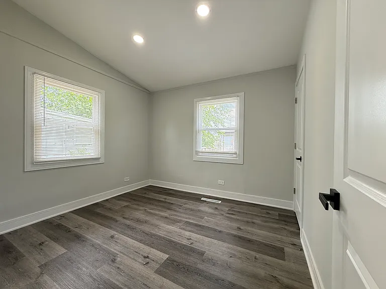 2404 Crescent Dr — Photo 9