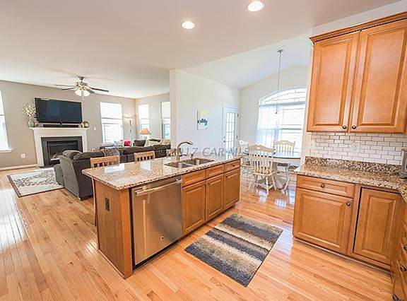 4th image of 29512 Glenwood Dr #739