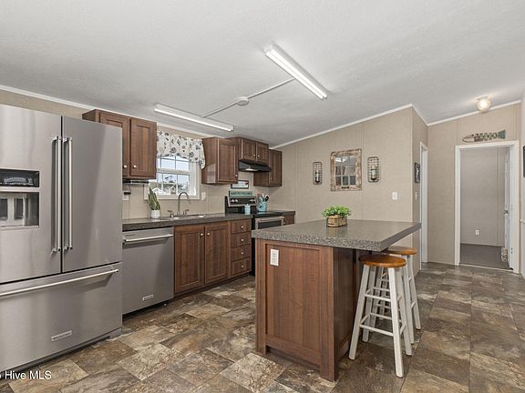 5th image of 302 Bayview Drive