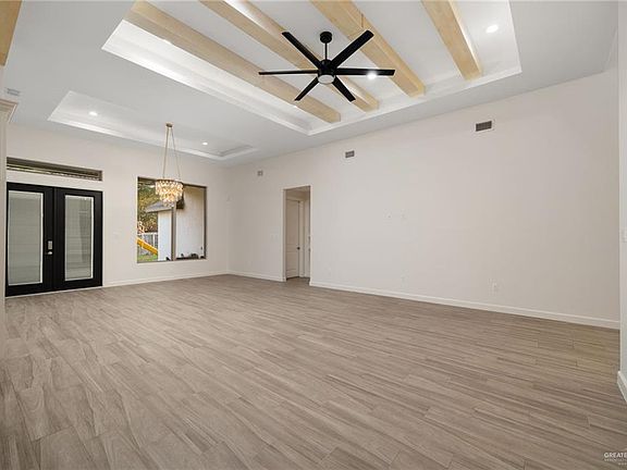 3rd image of 3424 Inez St