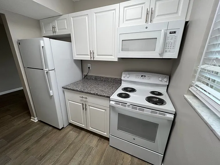 529 30th Ave N #7 — Photo 3