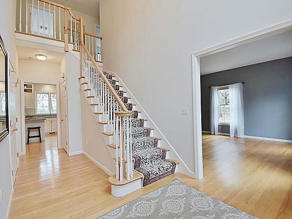 5th image of 7 Whistler Ln