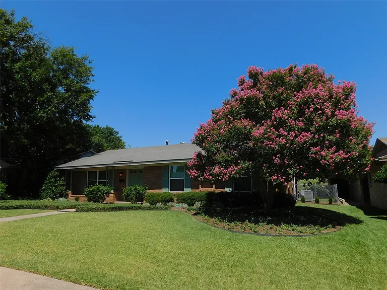2445 Eastbrook Dr — Photo 25