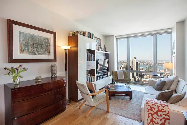 Rented by Engel & Völkers New York City | media 8