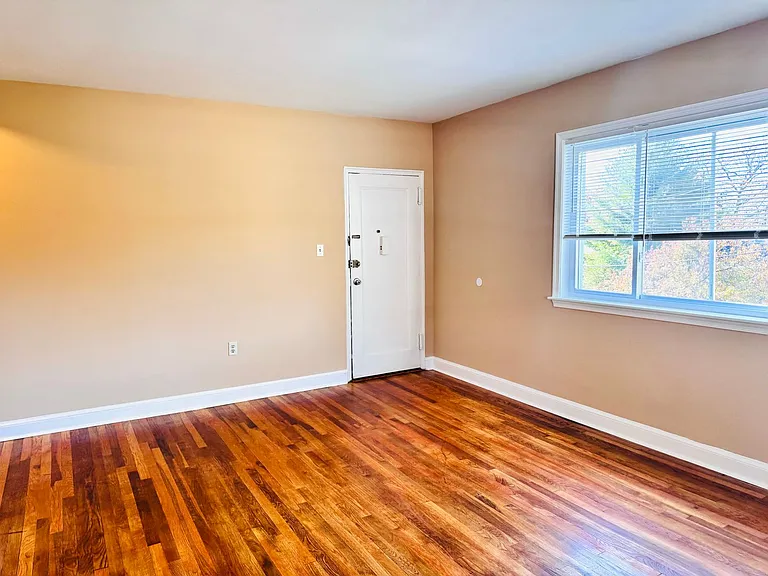 8805 Plymouth St — Photo 3