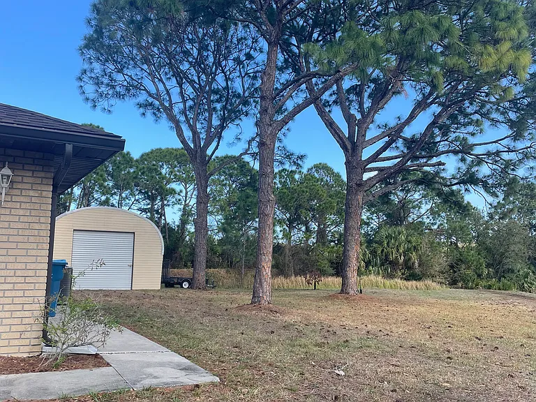 901 Nevada Dr NE — Photo 4
