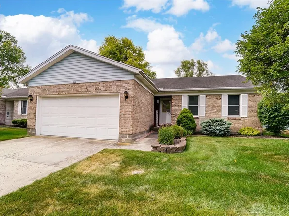 816 Spring Lake Cir, Enon, OH 45323