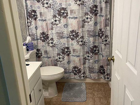 5th image of 4202 Riverhill Dr