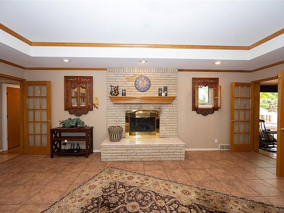 5th image of 24 Hillcrest Dr