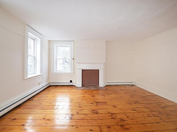 Extra Large Living Room with Lots of Bright Light