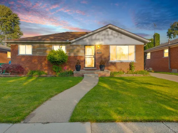 24880 Warrington Ave, Eastpointe, MI 48021