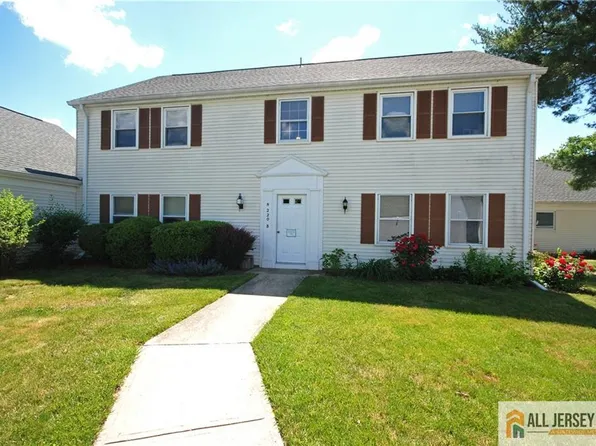220 Manchester Ln #B, Monroe Township, NJ 08831