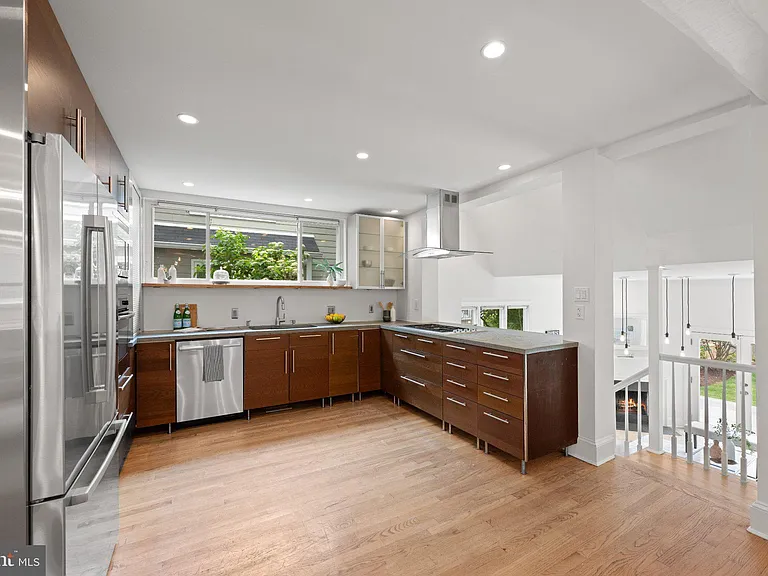 4830 Brandywine St NW — Photo 6