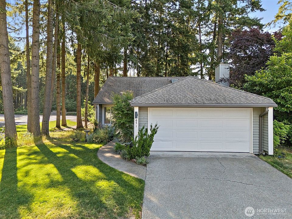 1st image of 651 Malibu Drive SE