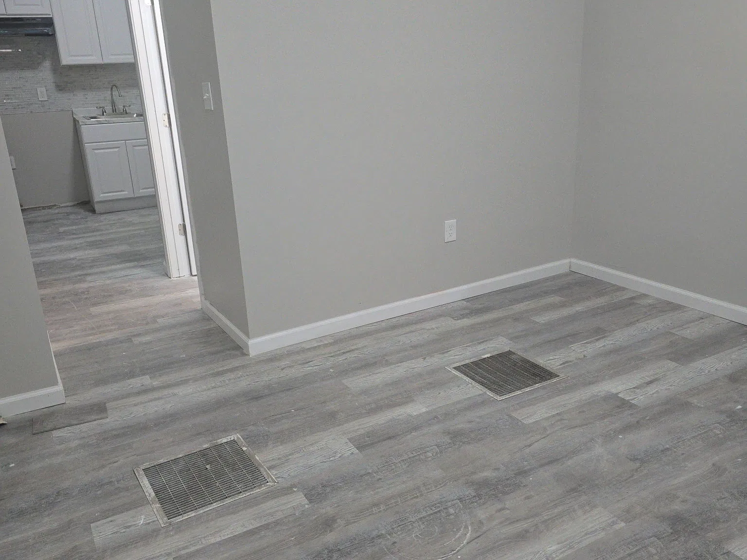 3 bed, 1300 sqft, $2,300 — Photo 4