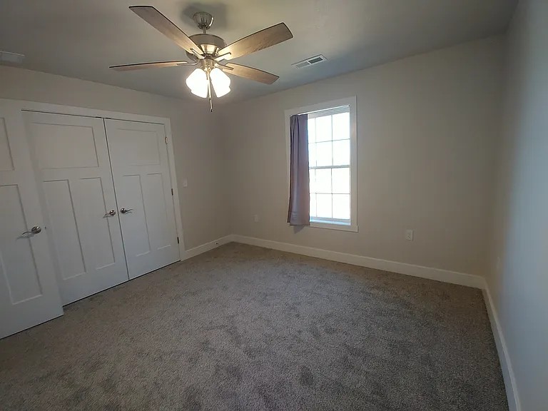 1421 W Todd Ln — Photo 4