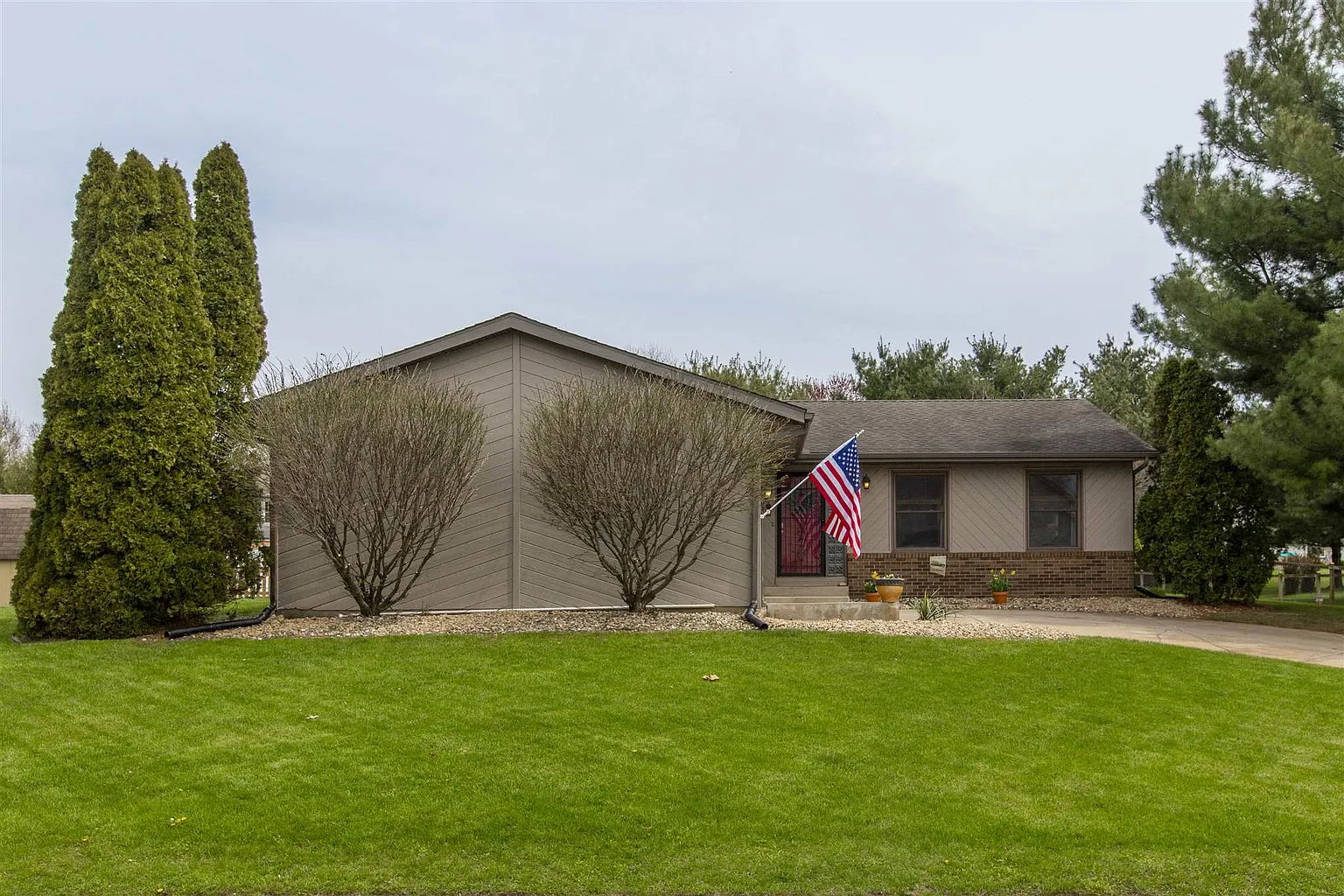 10360 Sunflower Dr photo 1