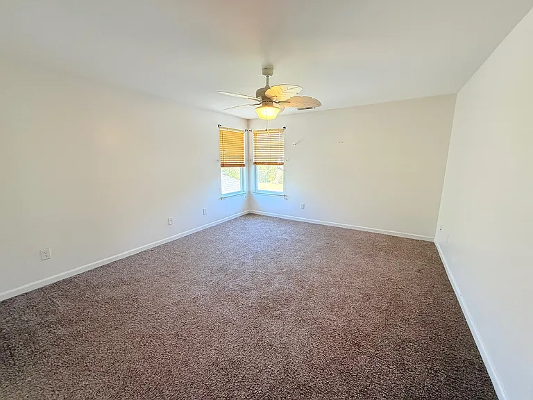 915 Oglethorpe Dr — Photo 15