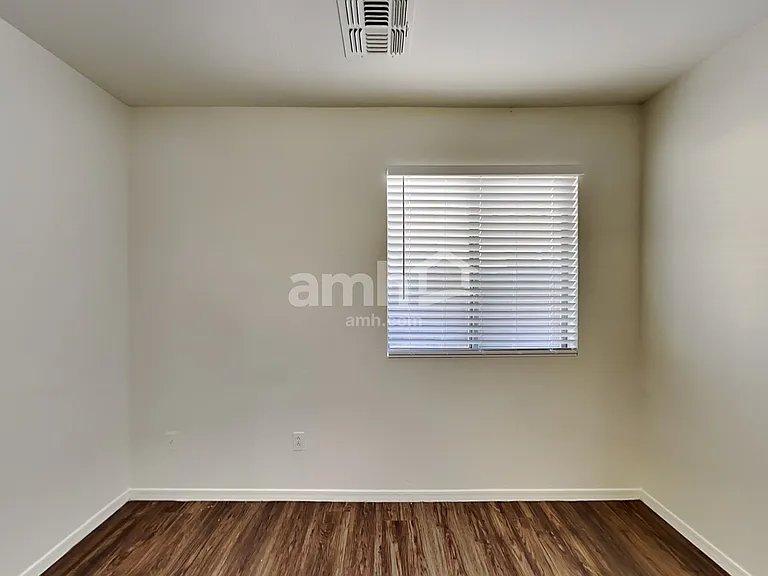 11232 W Pierson St — Photo 15