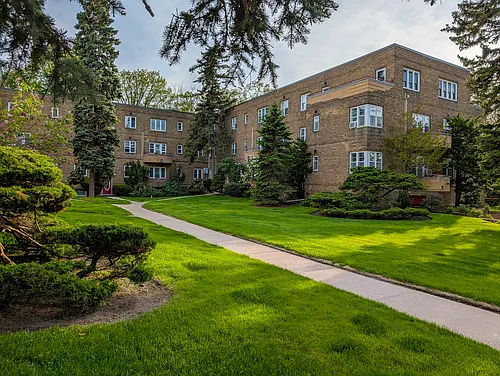2559 Bloor St W Photo 1