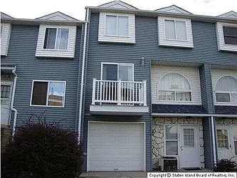 32 Country Drive South in New Springville