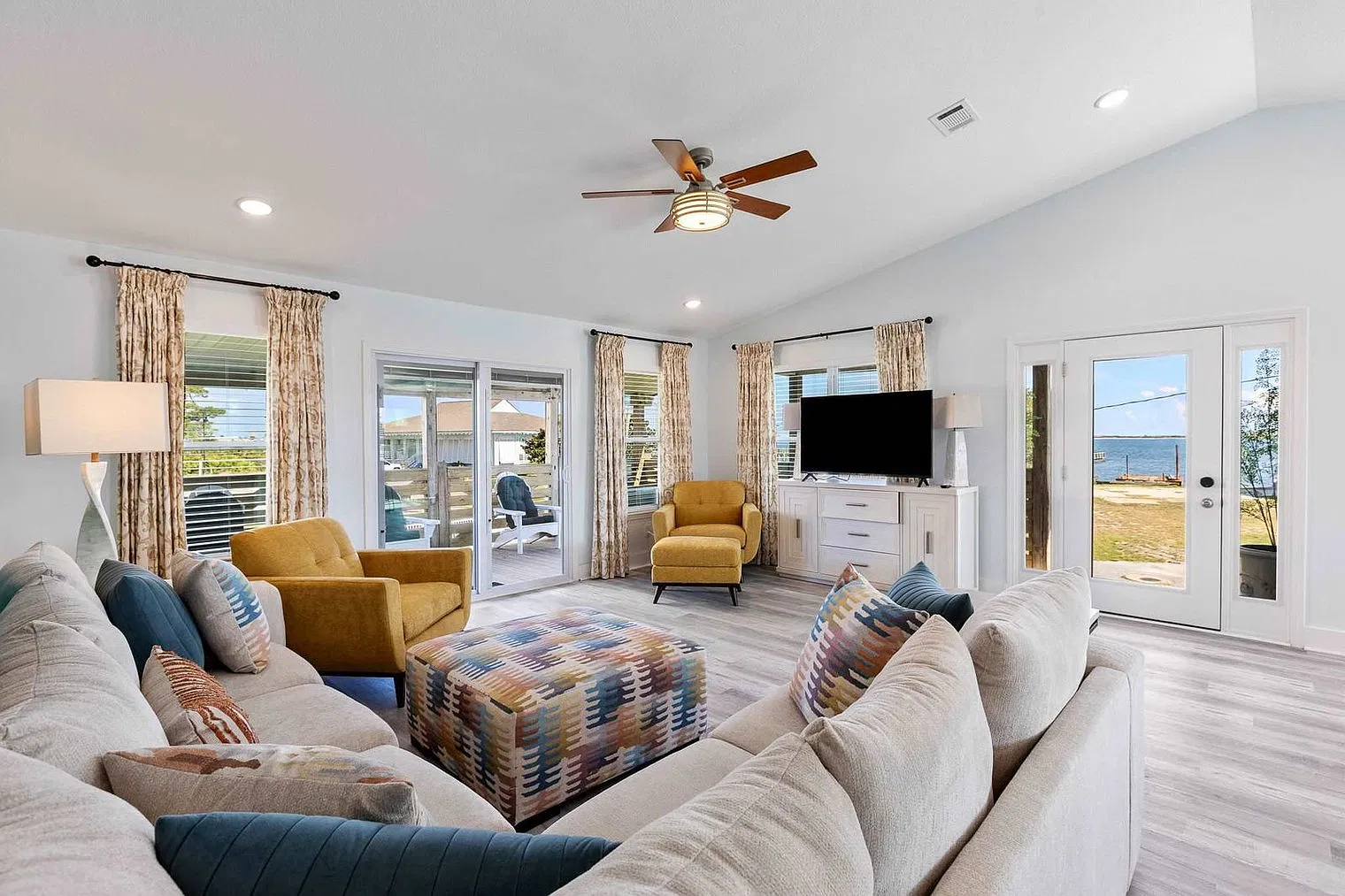 2 bed, 2.0 bath, 1280 sqft, $2,662 — Photo 3
