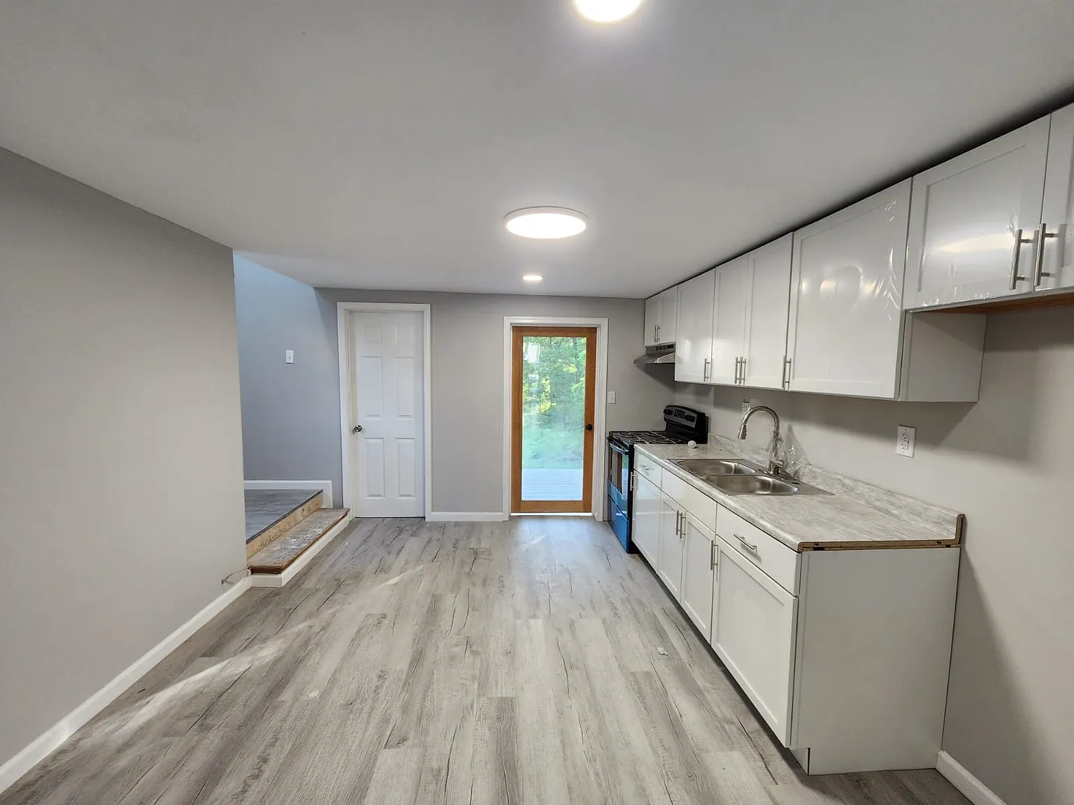 3 bed, 1.5 bath, 1100 sqft, $1,600 — Photo 2