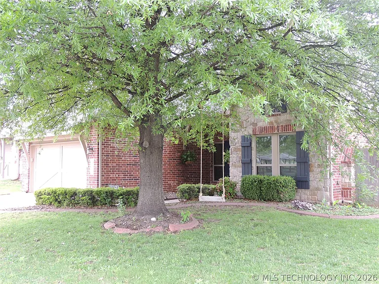 4416 W Indianola St — Photo 3