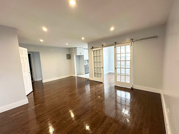 4th image of 35 E 94th St #3H