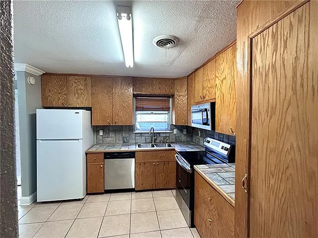429 Lacour Dr — Photo 5