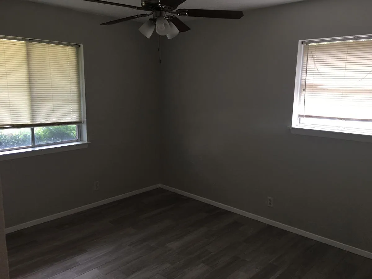 3 bed, 960 sqft, $1,375 — Photo 4