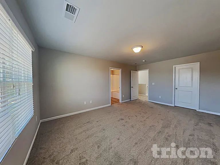 312 Winston Ln — Photo 8