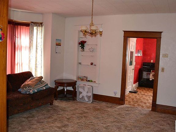 3rd image of 318 N Main St