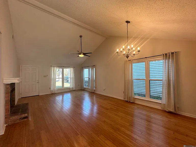 419 Bonarbridge Dr — Photo 4