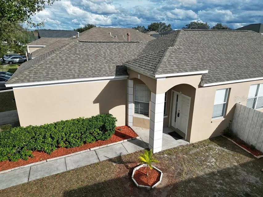 3 bed, 2.0 bath, 1316 sqft, $2,200 — Photo 2