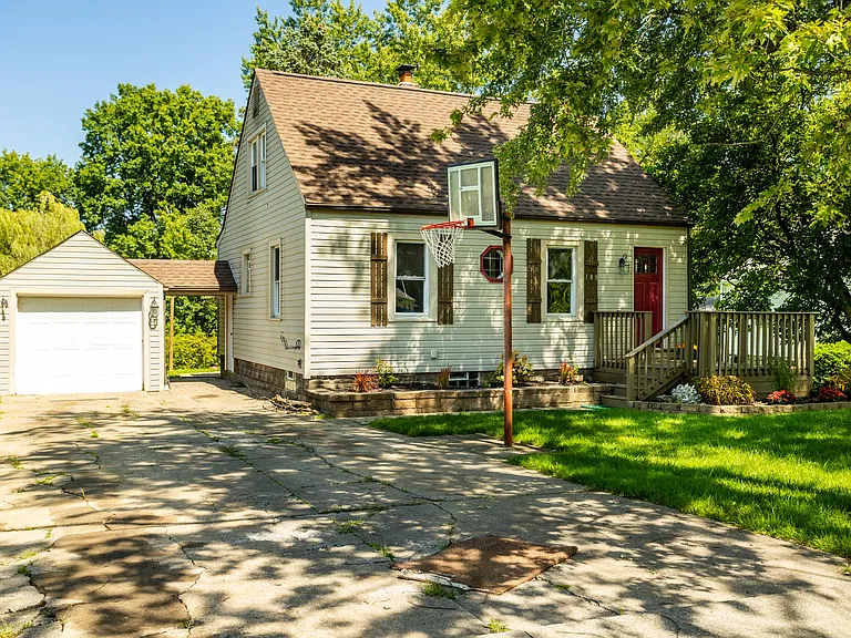 188 Glendola Ave — Photo 2