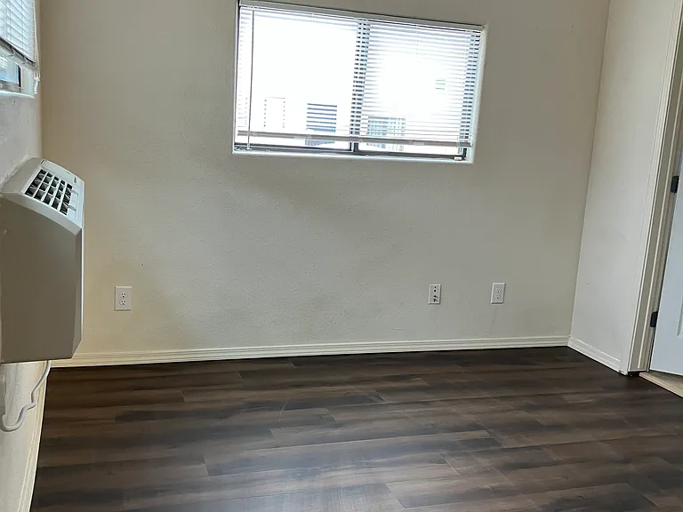 1122 Edith Blvd SE #B — Photo 11