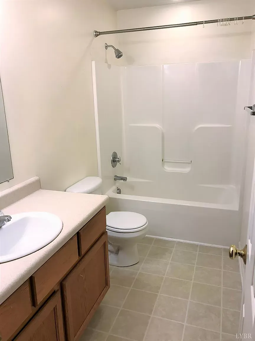 2 bed, 1.5 bath, 1040 sqft, $1,025 — Photo 2
