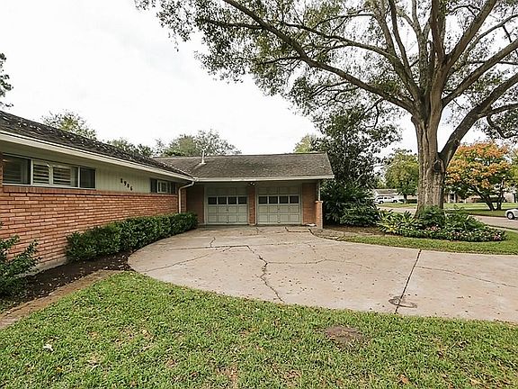 3rd image of 8906 Braewick Dr