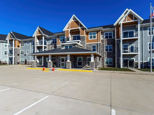 2592 Middle Rd #219, Bettendorf, IA 52722
